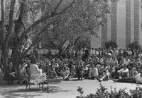 Maharishi Mahesh Yogi speaking to students