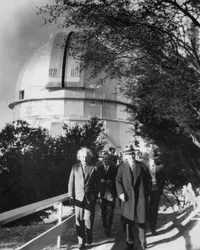 Einstein and William Campbell in front of 100″ telescope at Mt. Wilson