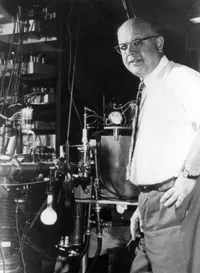 William Fowler with equipment in Kellogg Radiation Lab
