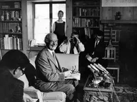 Linus Pauling at Nobel Peace Prize news conference