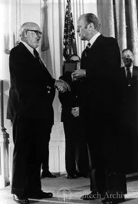 William Fowler receiving the National Medal of Science from President Gerald R. Ford