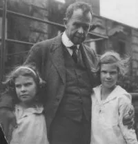 Thomas Hunt Morgan with his daughters