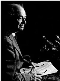 Linus Pauling at news conference