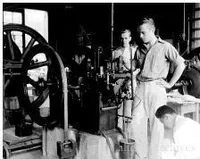 Students in mechanical engineering lab