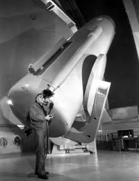 Edwin Hubble at the 48″ Schmidt telescope (Palomar)