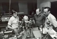 Laser experiment in Amnon Yariv’s lab