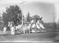Rose Parade float (Throop Polytechnic)