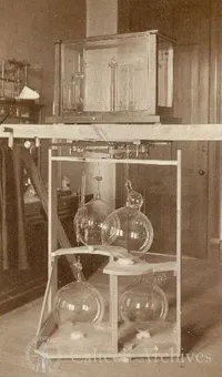 Rueprecht balance used to weigh gases